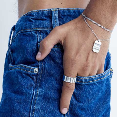 De Beers genderneutrale juwelen details